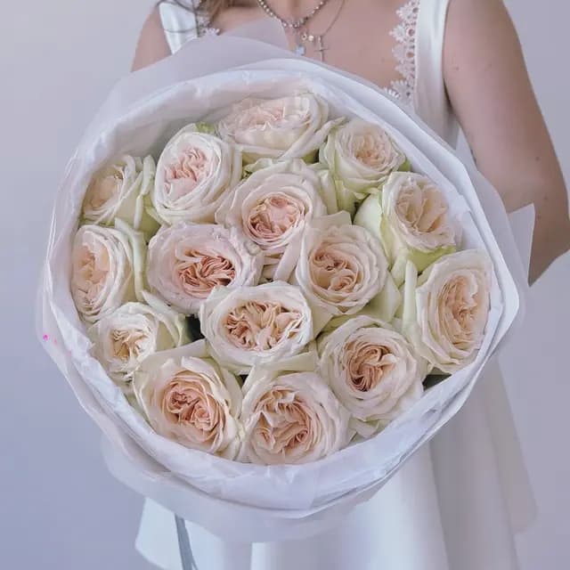 Букет из 15 пионовидных роз "OHARA WHITE"