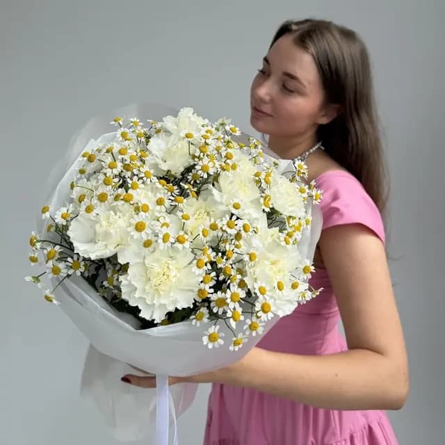 Букет из диантусов с ромашками "COUNTRY BLOOM"
