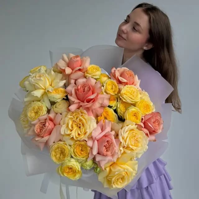 Букет из 19 пионовидных роз "HONEY PEACH"