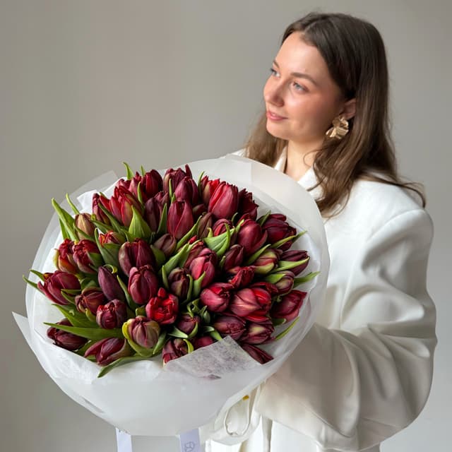 Букет из 51 пионовидного красного тюльпана "RED PRINCESS"