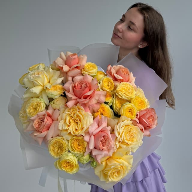 Букет из 19 пионовидных роз "HONEY PEACH"