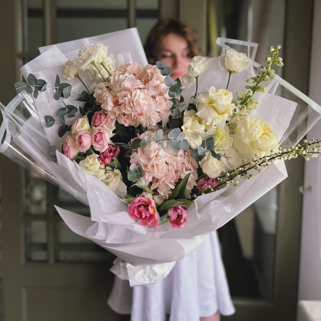 Букет с гортензиями "COTON PINK"