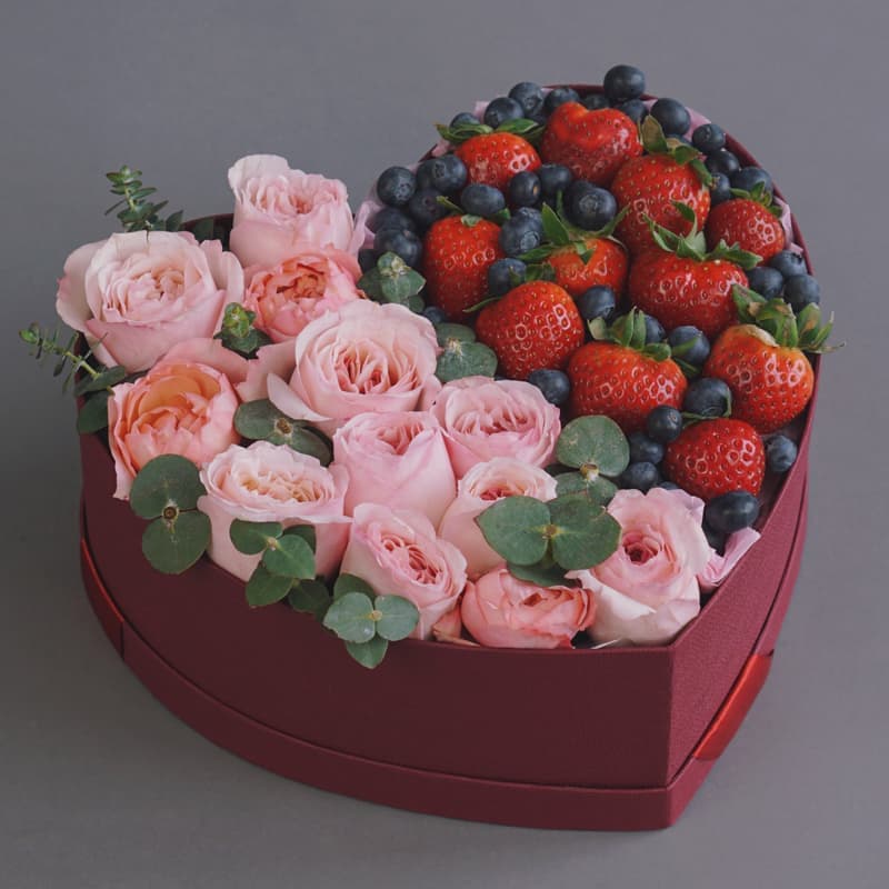 Сердце с пионовидными розами и ягодами "HEART 27" — Фото 2