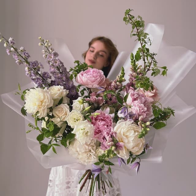 Букет с дельфиниумом "SUMMER ROMANCE"