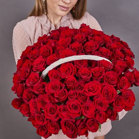 Корзина из 101 красной розы "CLASSIC RED"