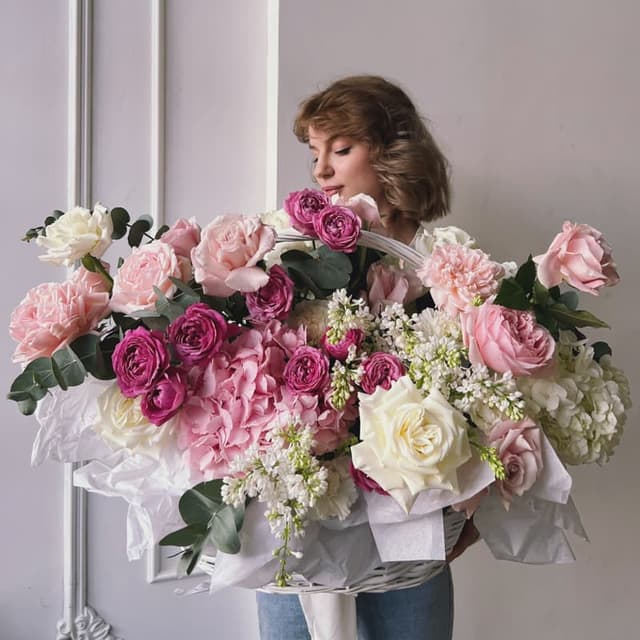 Корзина с сиренью "BLOOMING GARDEN"