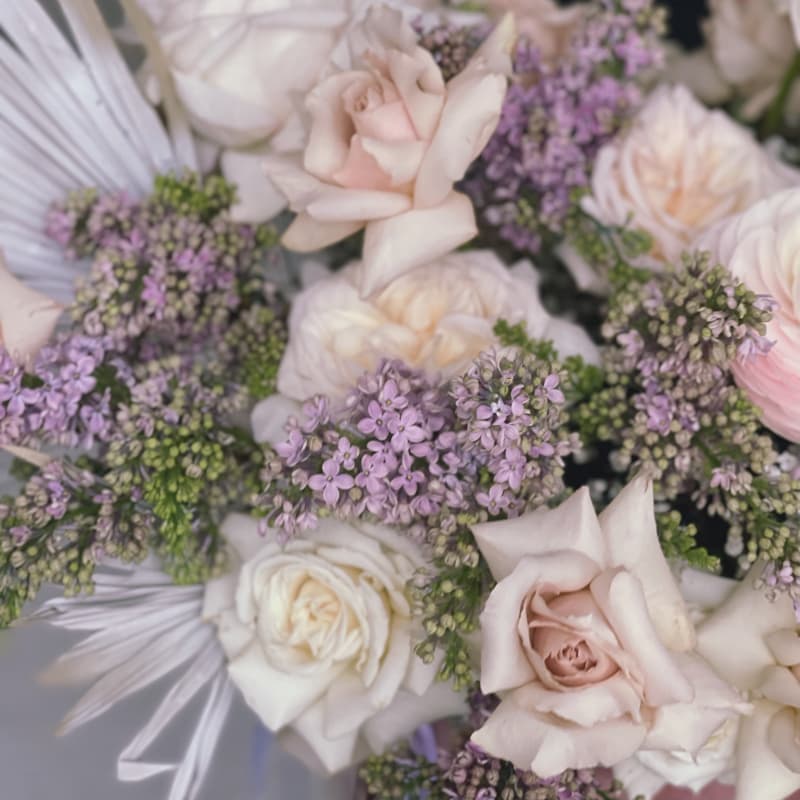 Шляпная коробка с ранункулюсами "MY LOVE" — Фото 6