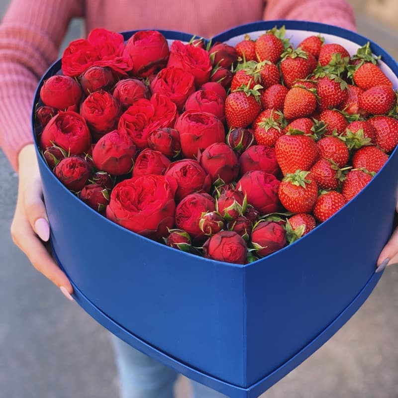 Сердце с пионовидными розами и клубникой "HEART 25" — Фото 4
