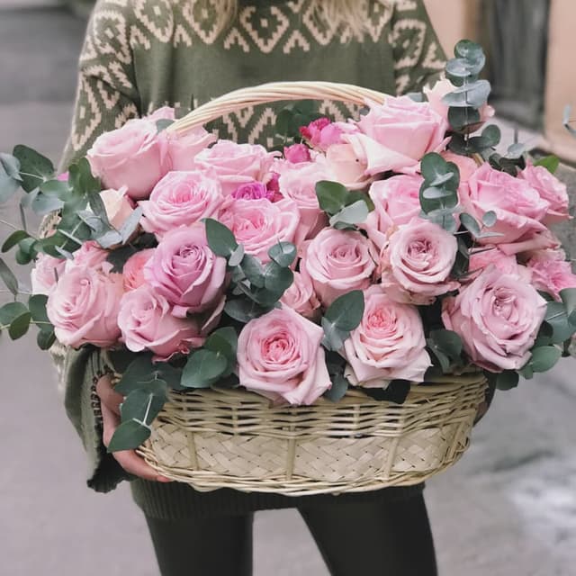 Корзина с пионовидными розами "OHARA LOVE"