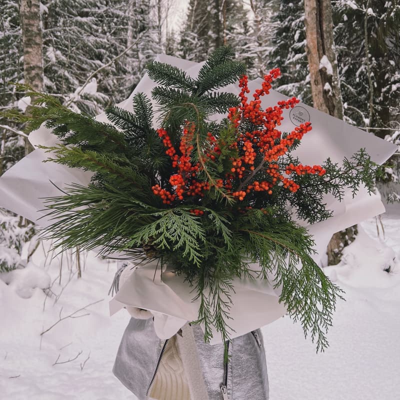 Новогодний хвойный букет с илексом "PINE" — Фото 5