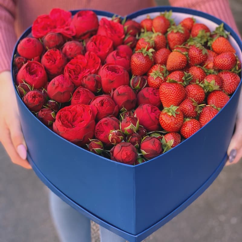 Сердце с пионовидными розами и клубникой "HEART 25" — Фото 2
