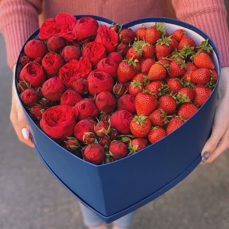 Сердце с пионовидными розами и клубникой "HEART 25" — Фото 6