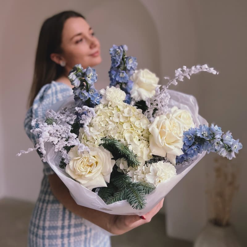 Новогодний букет "BLUE & WHITE"