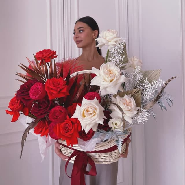 Большая корзина с розами "PASSION"