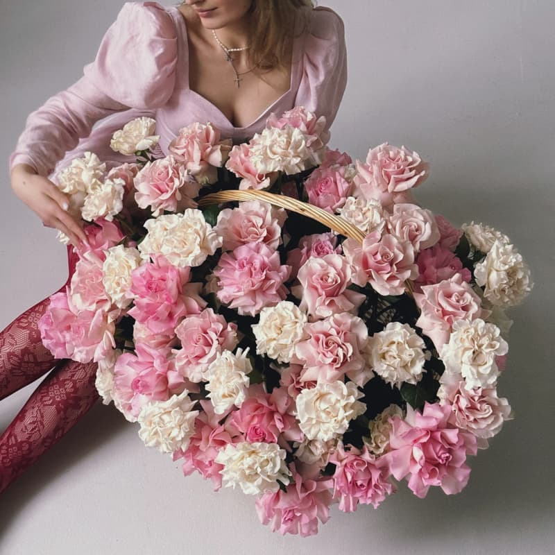 Корзина из 101 французской розы "ELIZABETH" — Фото 5