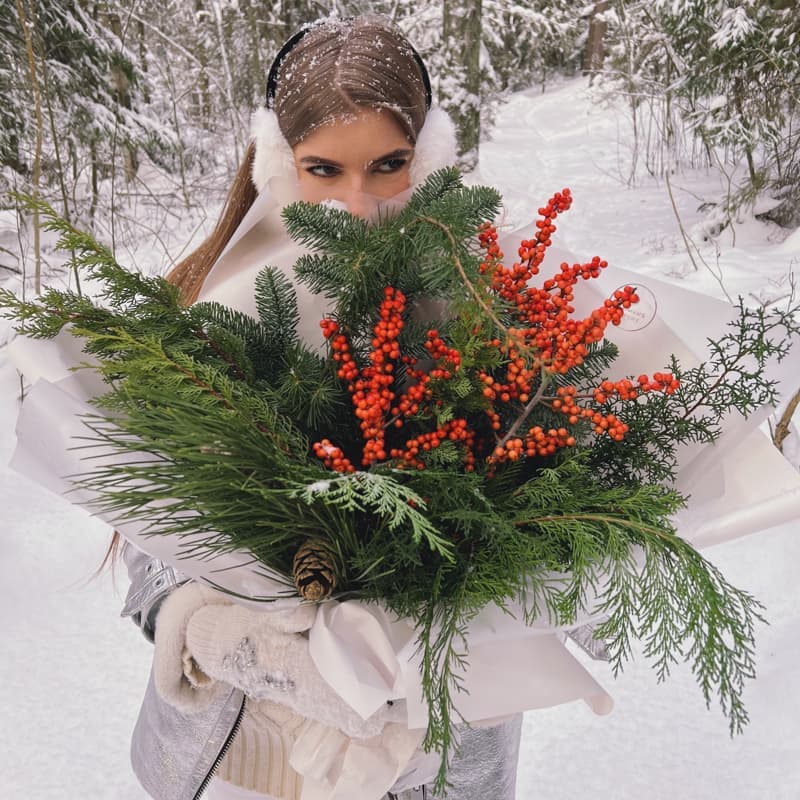 Новогодний хвойный букет с илексом "PINE" — Фото 6