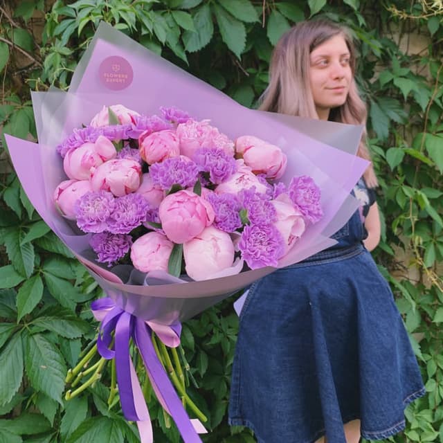 Букет с пионами и лунными гвоздиками "PINKY PURP"