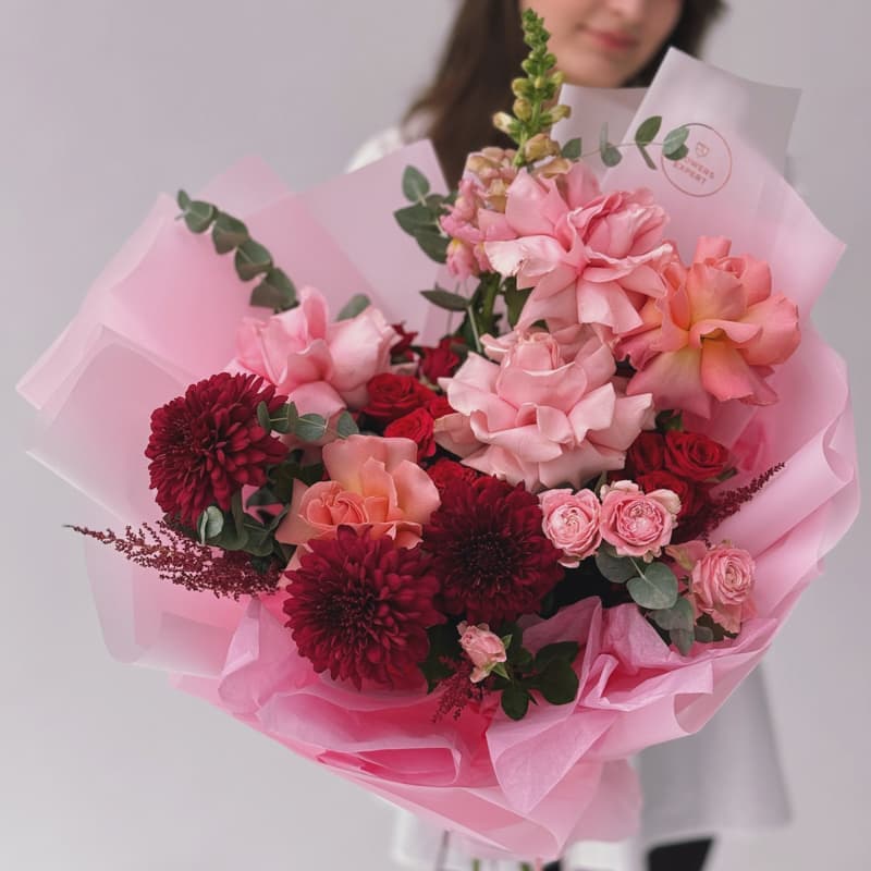 Букет с хризантемами и французскими розами "DARK RED & PINK" — Фото 4
