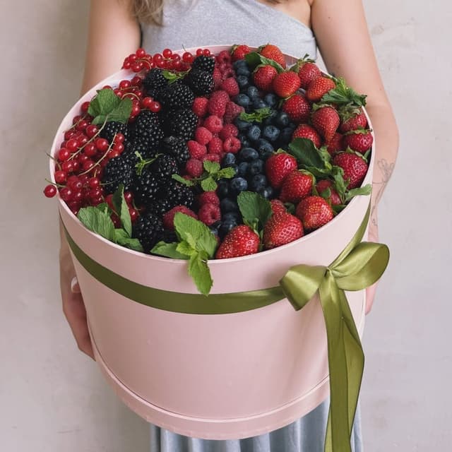 Коробка с ягодами "LUSH BERRY"