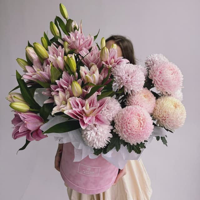 Большая бархатная коробка с лилиями и хризантемами "REEF"