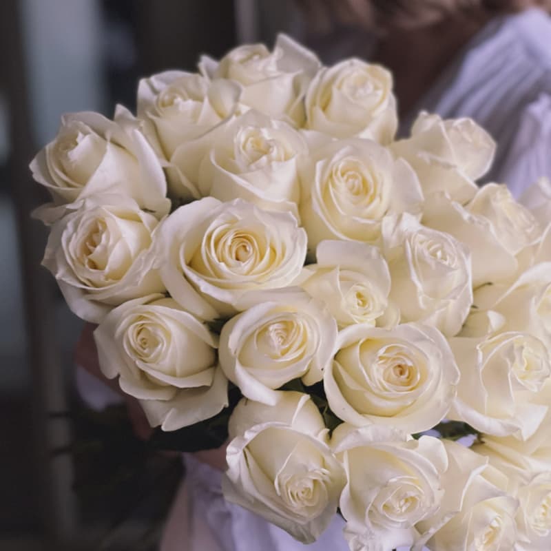 Букет из 19 белых роз "CLASSIC WHITE" — Фото 3