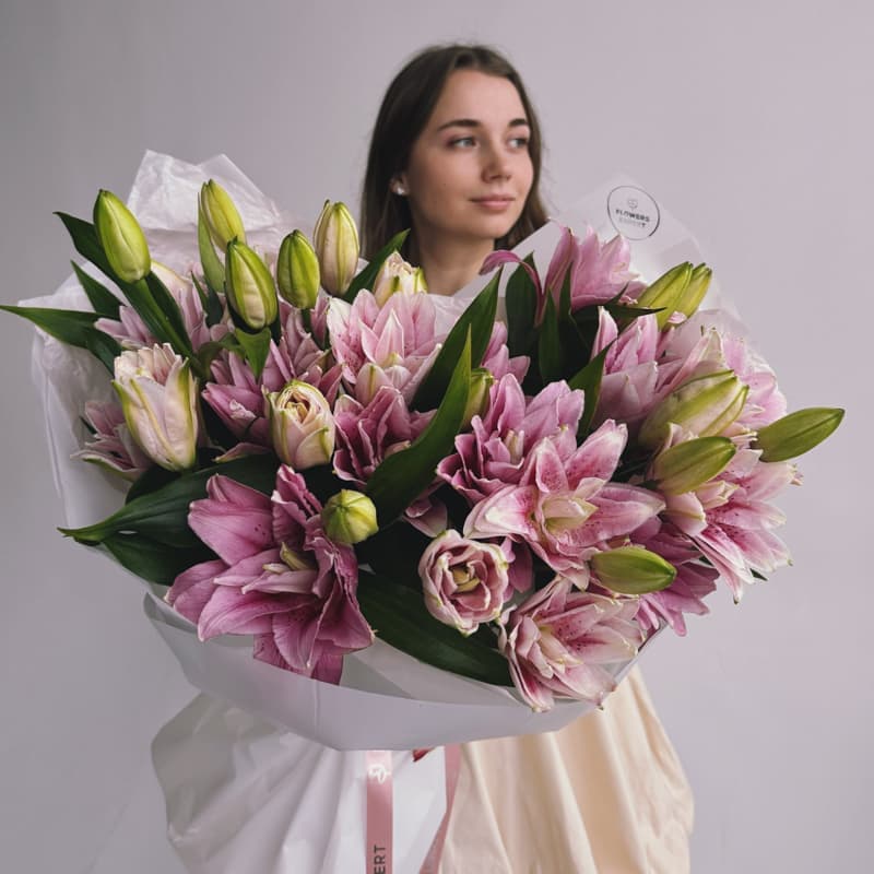 Букет из 9 пионовидных лилий "ROSELILY VIOLA"
