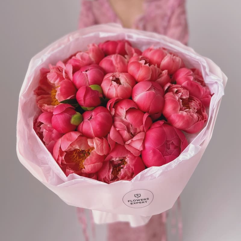 Букет из 19 пионов "CORAL CHARM"