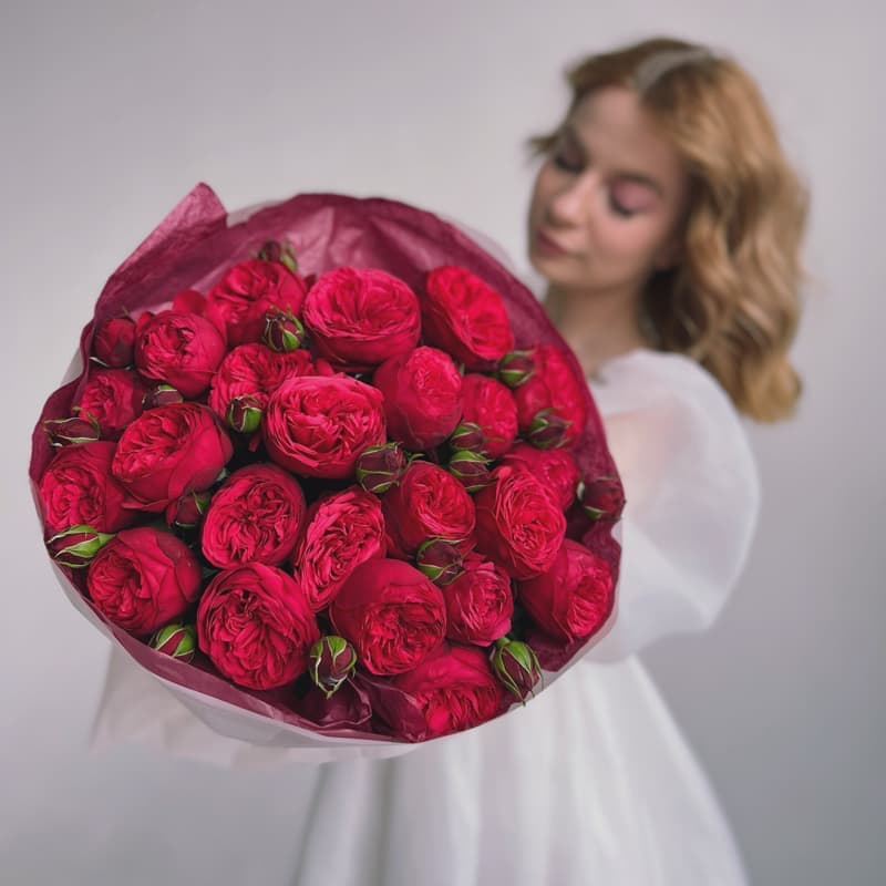 Букет из 19 пионовидных роз "RED PIANO"