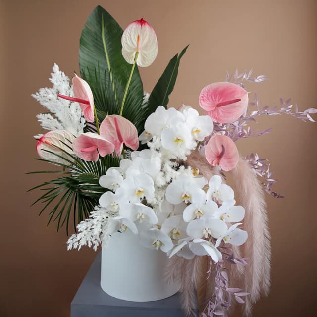 Шляпная коробка с орхидеями "ORCHID FOUNTAIN"