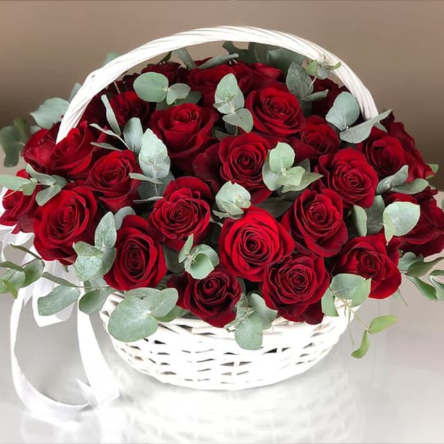Корзина из 51 красной розы "RED CLASSIC 51"