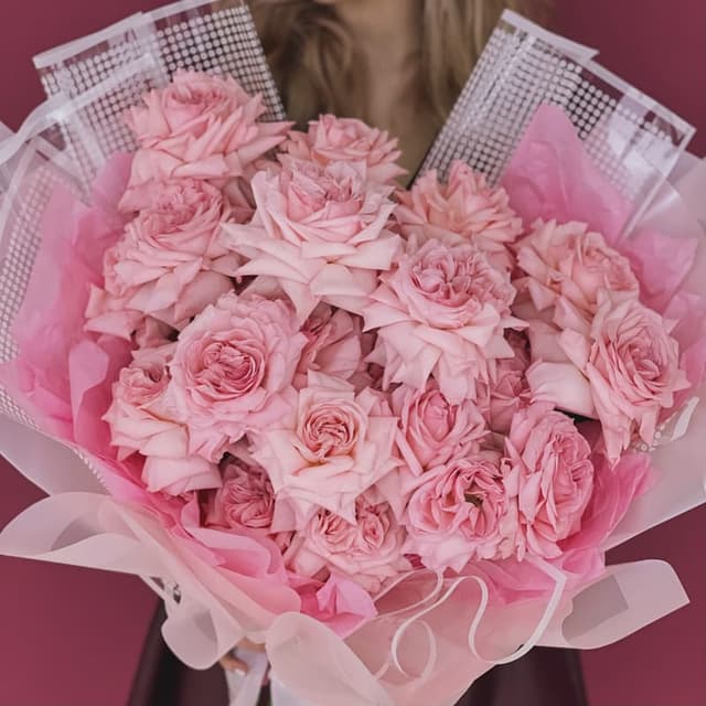 Букет из 25 пионовидных роз "PINK OHARA"