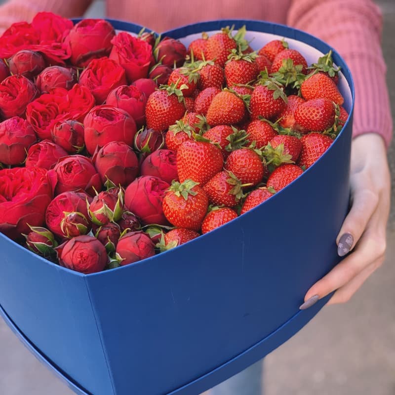 Сердце с пионовидными розами и клубникой "HEART 25" — Фото 5