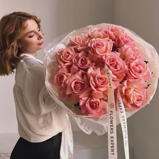 Букет из 15 французских роз "HERMOSA"