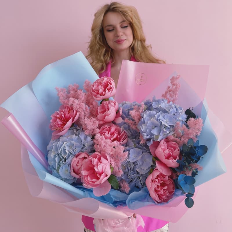Букет с пионами и гортензией "CORAL REEFS"