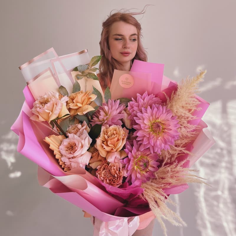 Букет с георгинами "AUTUMN DAHLIA"