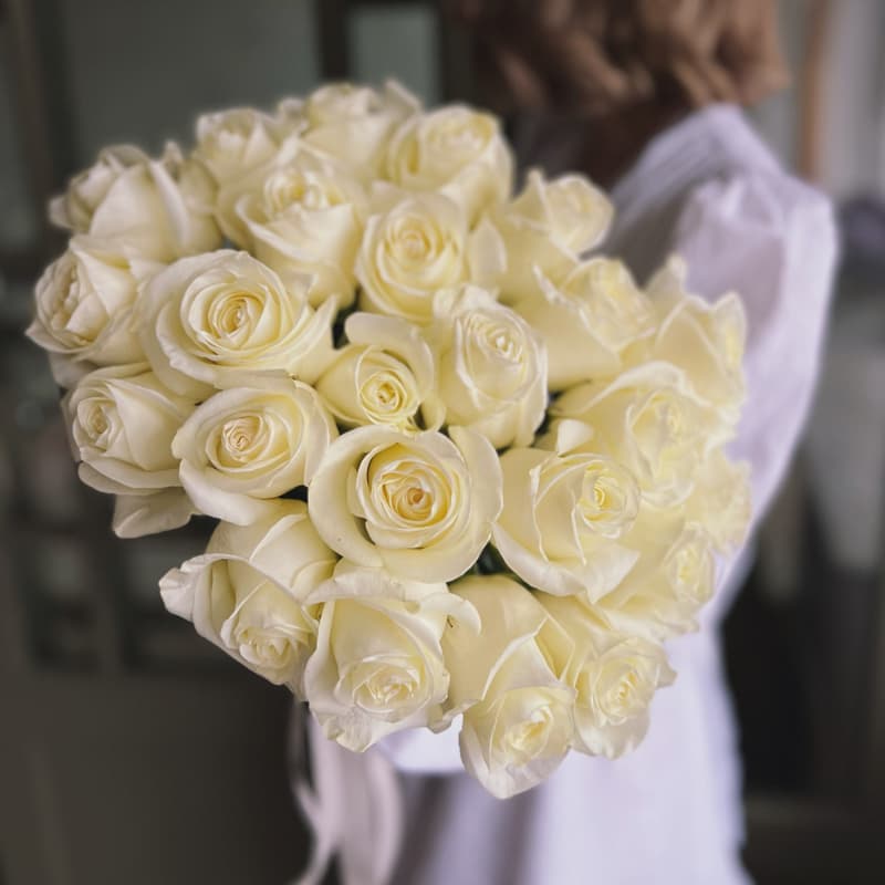 Букет из 19 белых роз "CLASSIC WHITE" — Фото 4