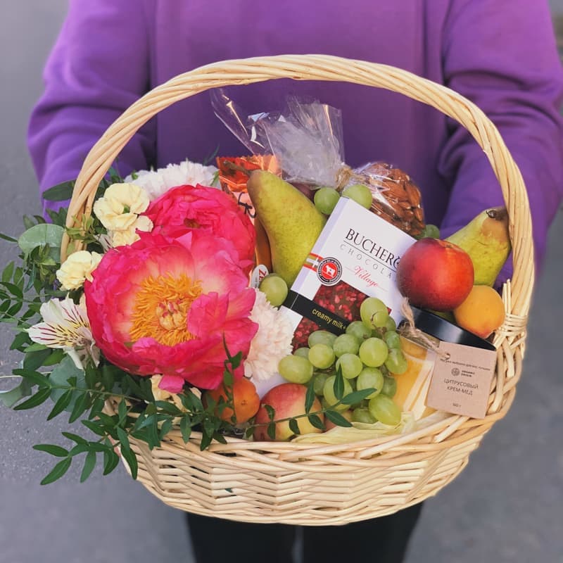 Корзинка с фруктами и цветами "HARVEST"