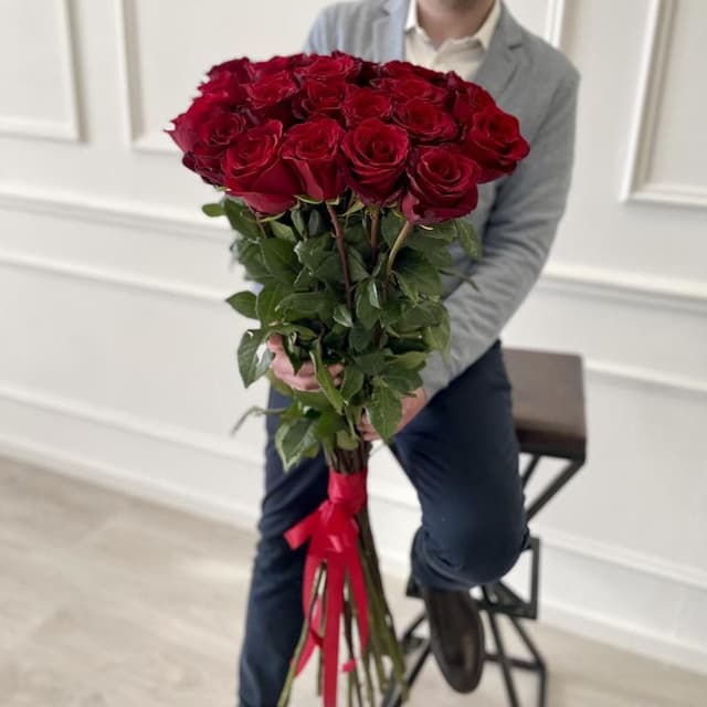Букет из 25 красных роз 100 см "HIGH LOVE"