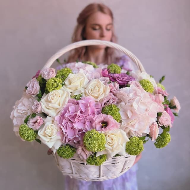 Корзина с гортензиями "DAISY"