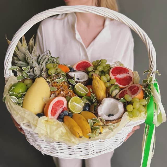 Большая корзина с фруктами "PARADISE FRUITS"