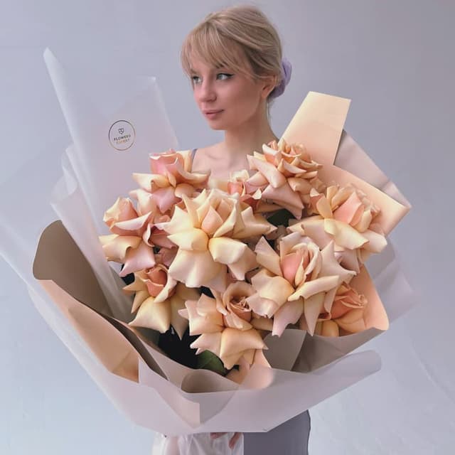 Букет из 15 французских роз "MOTHER OF PEARL"