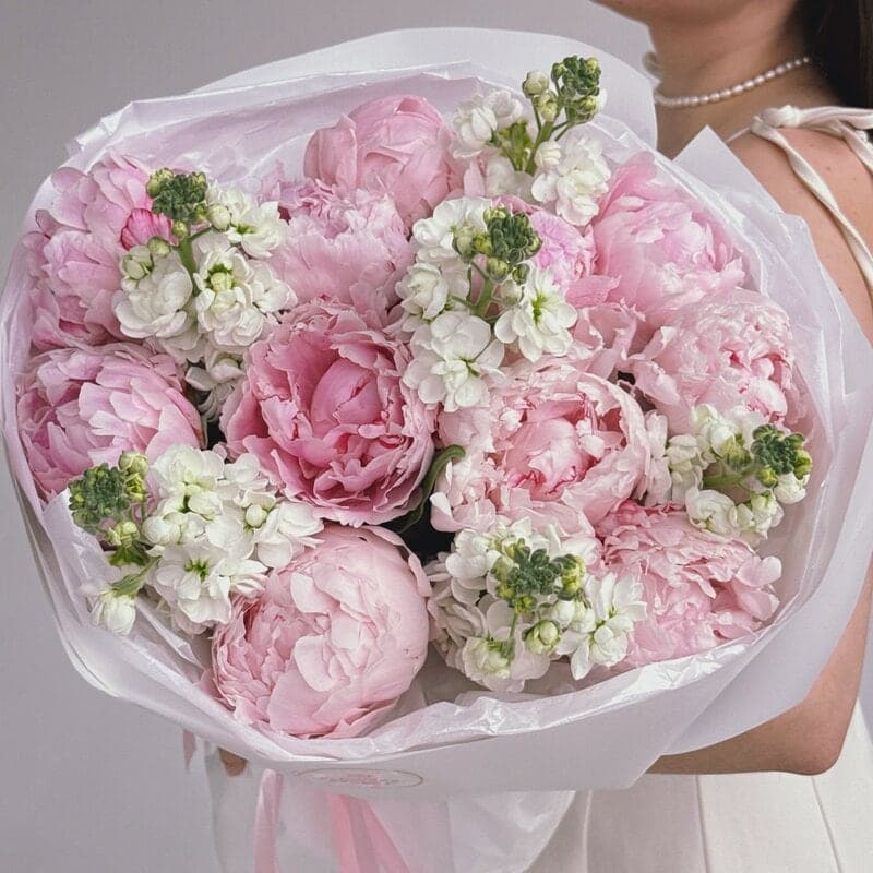 Букет из 9 пионов с маттиолой "LE FLEUR" — Фото 4