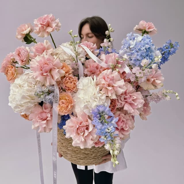 Композиция в кашпо "SPRING CHIC"