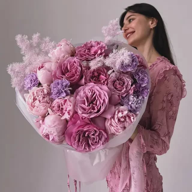 Открыть фото крупно Букет с пионами и пионовидными розами "LILA"