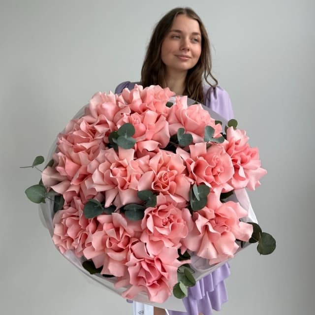 Букет из 15 французских роз с эвкалиптом "BE SWEET"