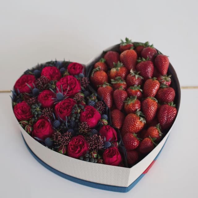 Сердце с клубникой "SMALL HEART"