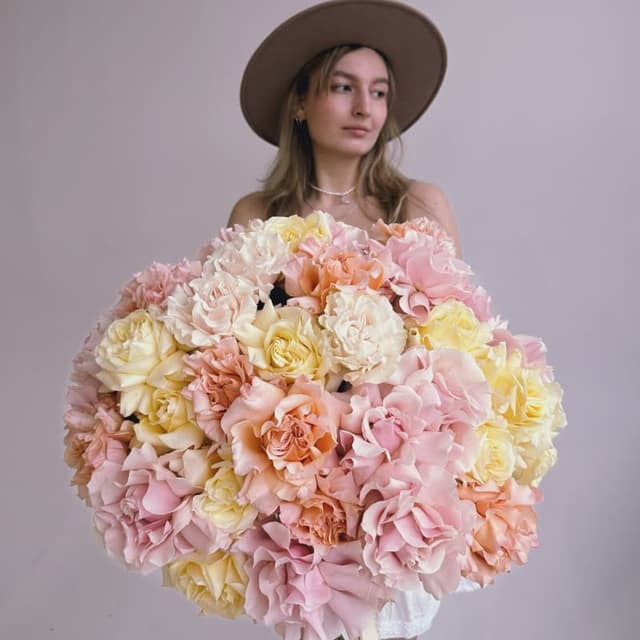 Букет из 51 французской розы "PINK & CREAM"