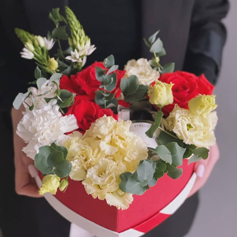 Открыть фото крупно Коробочка с цветами и духами "FRAGRANCE"