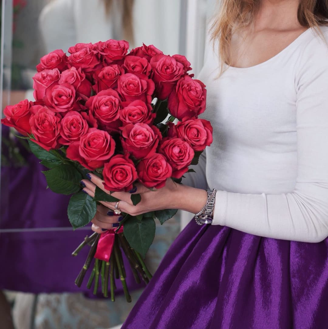 Открыть фото крупно Букет из 25 ярко-розовых роз 60 см "ROSES 29" — Фото 3