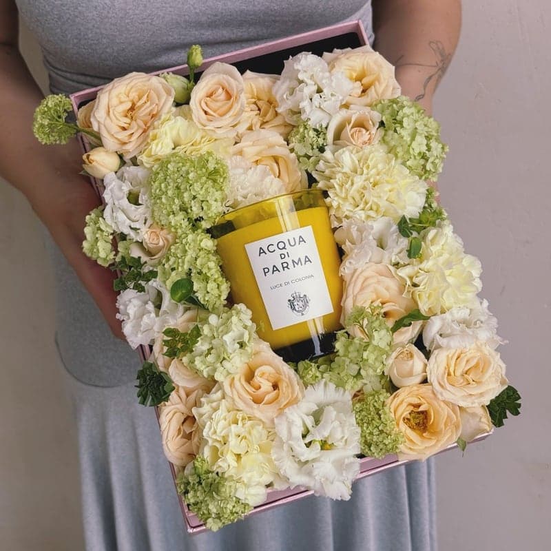 Открыть фото крупно Коробочка с цветами и свечой ACQUA DI PARMA "ITALIAN BLOOM" — Фото 2